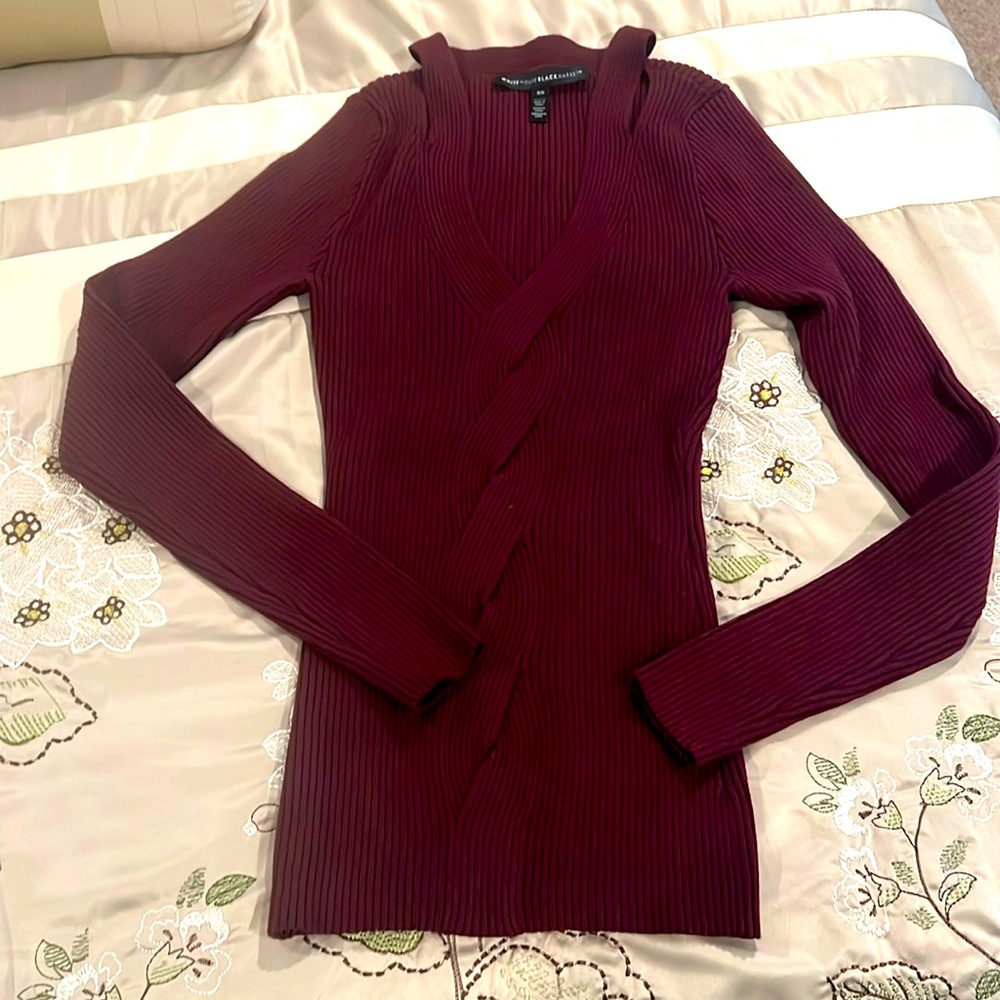 White House Burgundy Market Turtleneck Long Sleeve Sweater, Size XS